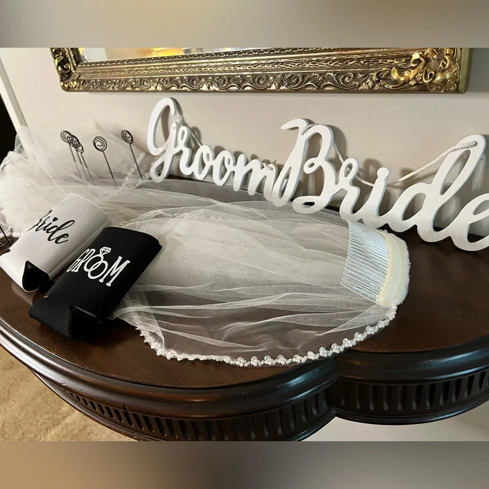 Bride & Groom white signs, drink holder, 8 sign/photo holders and a fun veil